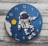 Zegar ścienny JVD HJ107 dziecięcy astronauta 30 cm